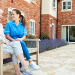 چرا مراقبت از سالمندان در منزل بهترین انتخاب است؟